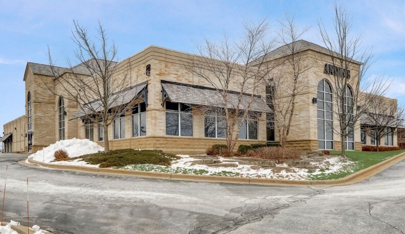 1231 George Towne Dr, Pewaukee, WI à louer Photo de l’immeuble– Image 1 sur 3