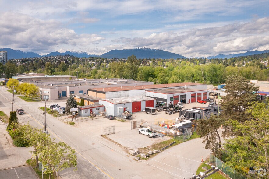 3196 Norland Ave, Burnaby, BC à louer - Photo de l’immeuble – Image 2 sur 4