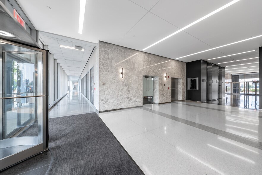 1211 W 22nd St, Oak Brook, IL à louer - Hall d’entrée – Image 3 sur 19