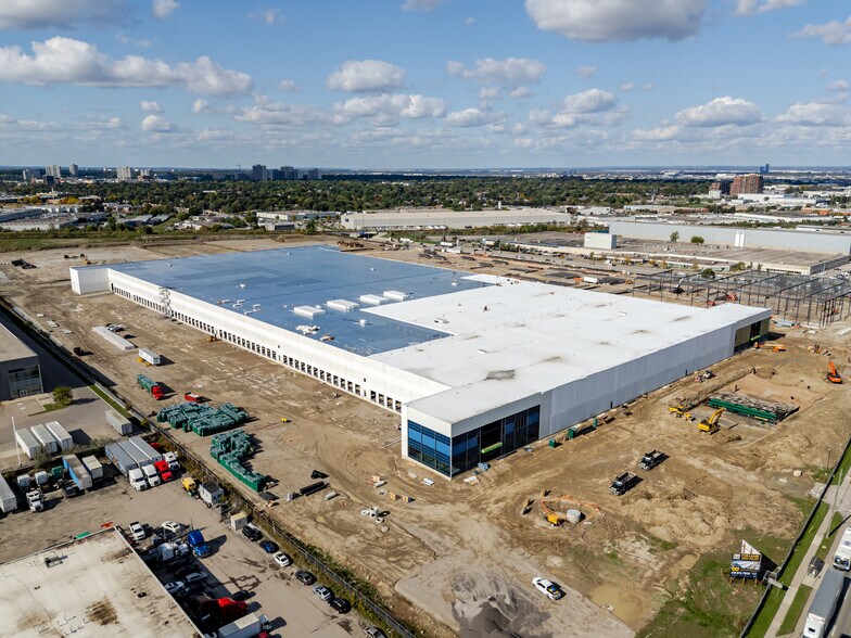 8000 Dixie Rd, Brampton, ON à louer - Photo de l’immeuble – Image 3 sur 6