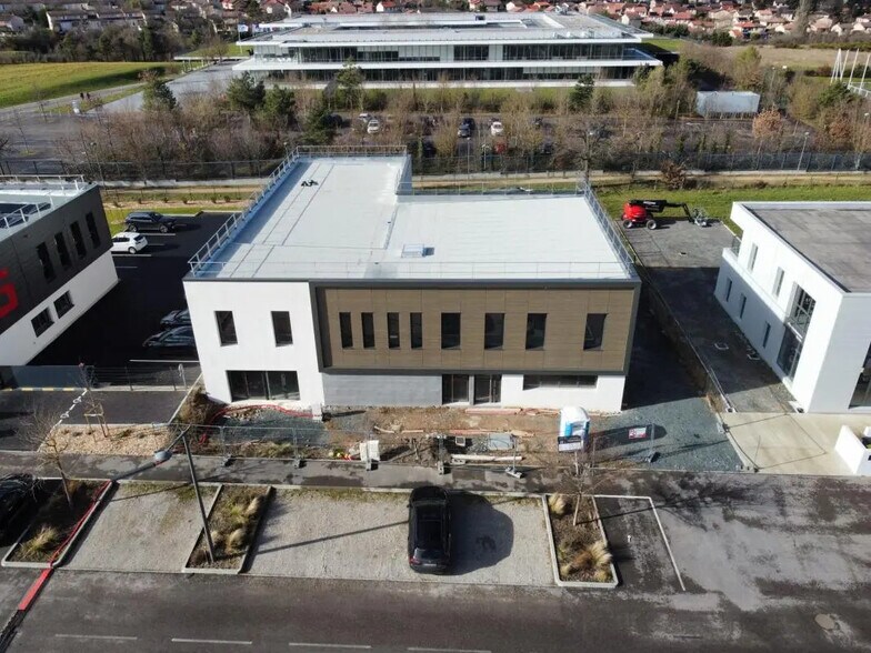 Local d’activités dans MARCY-L'ETOILE à louer - Photo de l’immeuble – Image 2 sur 3