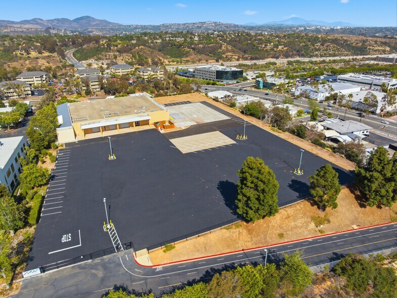 9606 Aero Dr, San Diego, CA à vendre - Photo de l’immeuble – Image 2 sur 13