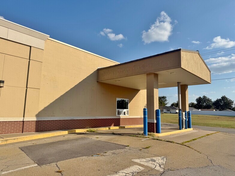 1405 E Main St, Cushing, OK à louer - Photo de l’immeuble – Image 3 sur 6
