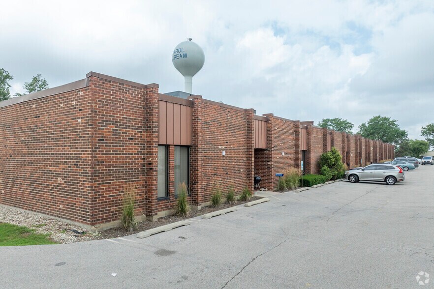 350 Randy Rd, Carol Stream, IL à louer - Photo de l’immeuble – Image 2 sur 6
