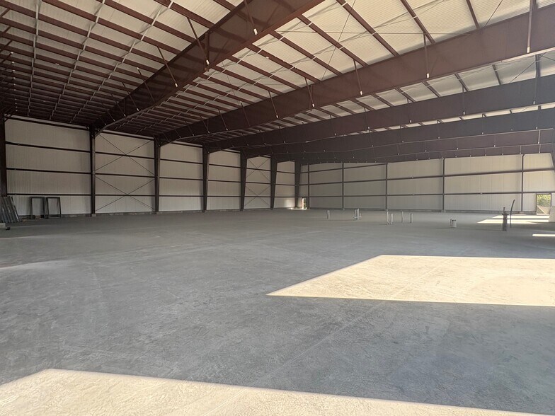 109 Western Industrial Dr, Cranston, RI à vendre - Photo de l’immeuble – Image 3 sur 5