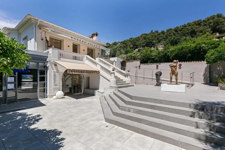 Local d’activités dans Saint-Paul-de-Vence à louer - Photo de l’immeuble – Image 3 sur 5