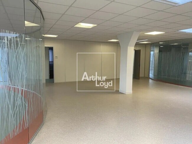 Plus de détails pour Local d’activités à vendre