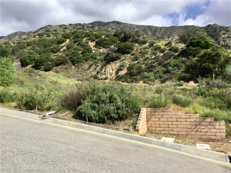 1 Nathaniel Terrace, Sierra Madre, CA à vendre - Photo de l’immeuble – Image 2 sur 5