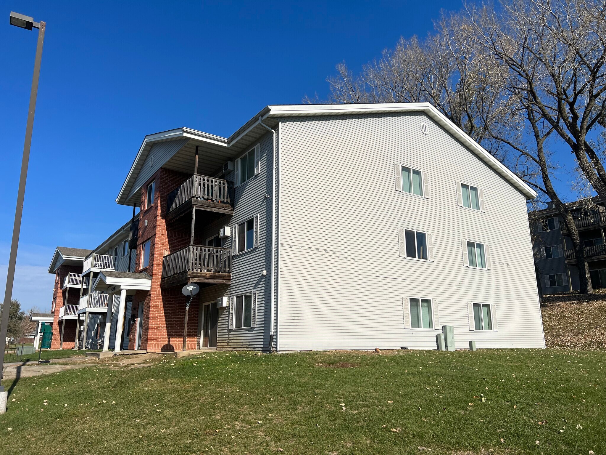 530 E Kenyon Ave, Des Moines, IA à vendre Photo principale– Image 1 sur 10