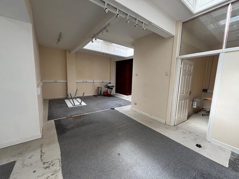 56 Rhosmaen St, Llandeilo à louer - Photo de l’immeuble – Image 3 sur 8