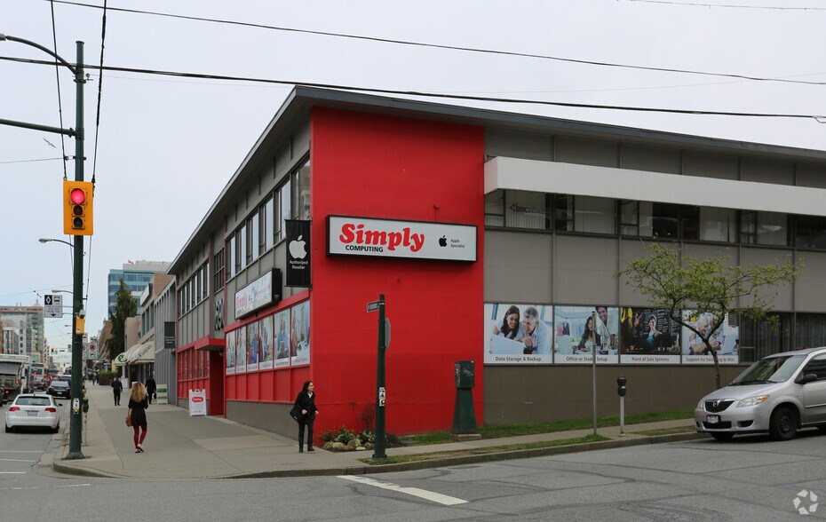 1690 W Broadway, Vancouver, BC à louer - Photo de l’immeuble – Image 2 sur 12