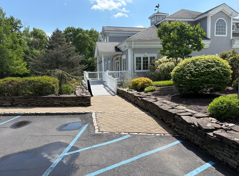 7 Miller Rd, Mahopac, NY à louer - Photo de l’immeuble – Image 2 sur 4