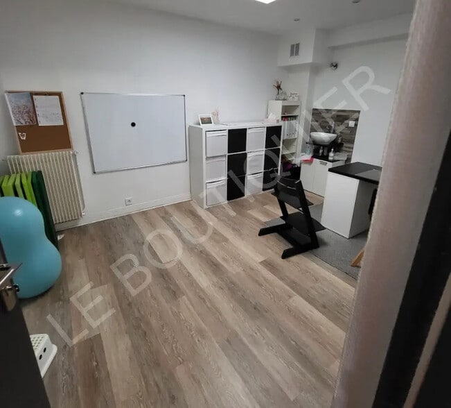 Local commercial dans Épinay-sur-Seine à vendre - Photo de l’immeuble – Image 3 sur 3