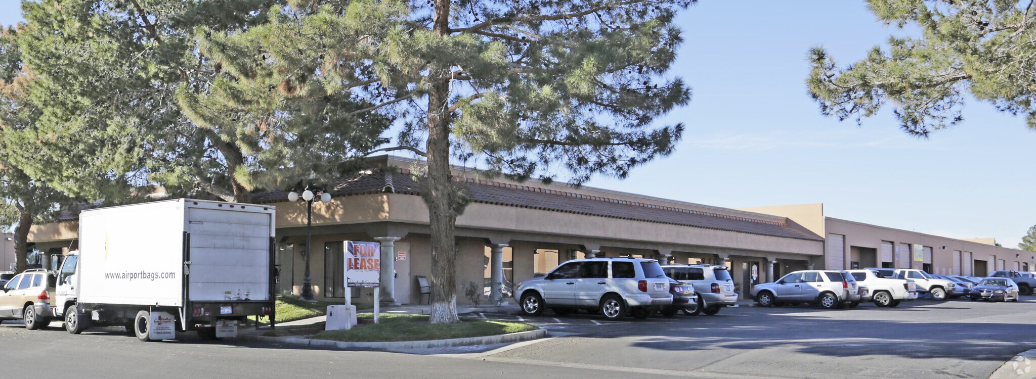 6245 Harrison Dr, Las Vegas, NV à louer Photo principale– Image 1 sur 4