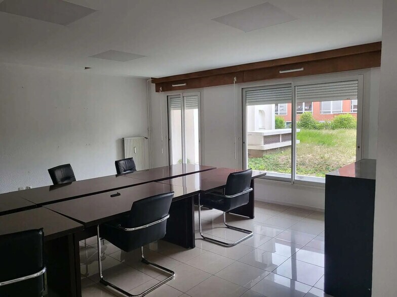 Bureau dans Suresnes à louer - Photo de l’immeuble – Image 2 sur 5