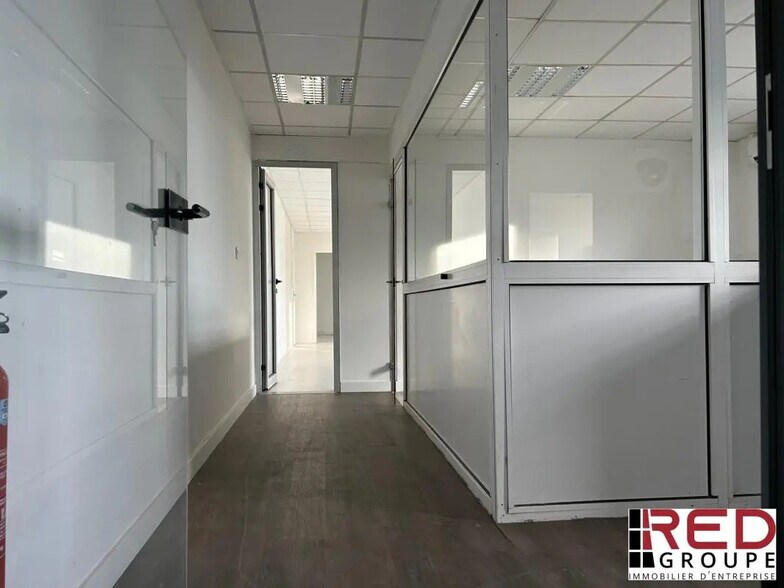 Bureau dans Éguilles à louer - Photo de l’immeuble – Image 3 sur 11