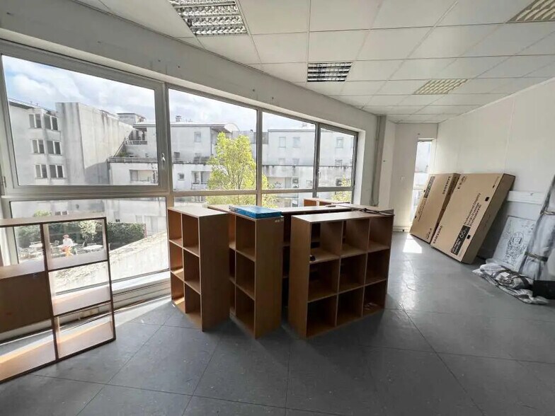 Local d’activités dans Paris à louer - Photo de l’immeuble – Image 3 sur 4