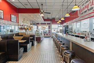 8 Glen St, Glen Cove, NY à louer Photo intérieure– Image 2 sur 20