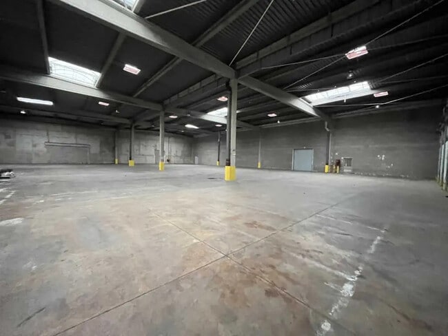 Plus de détails pour Bureau, Local d'activités à louer