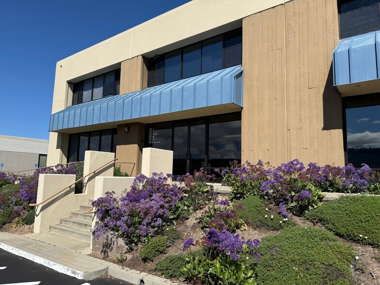 5 Harris Ct, Monterey, CA à louer - Photo de l’immeuble – Image 3 sur 4