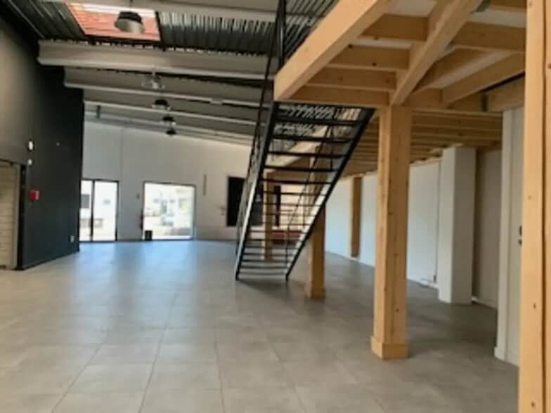 Local commercial dans Le Pontet à louer - Photo de l’immeuble – Image 3 sur 5