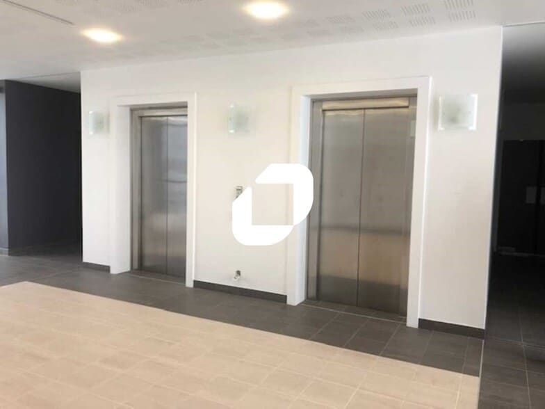 Bureau dans SAINT-OUEN-L'AUMONE à louer - Hall d’entrée – Image 2 sur 7