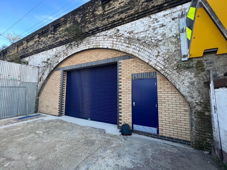 364-368 Winchelsea Rd, Londres à louer - Photo de l’immeuble – Image 2 sur 3