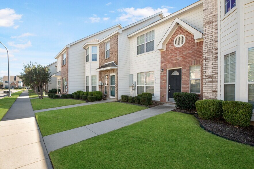 5813 Giddyup Ln, Fort Worth, TX à vendre - Photo de l’immeuble – Image 2 sur 3