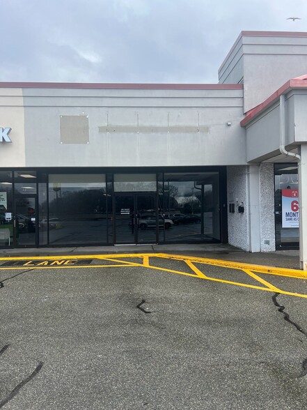 1024 Kings Hwy, New Bedford, MA à louer - Photo de l’immeuble – Image 2 sur 6