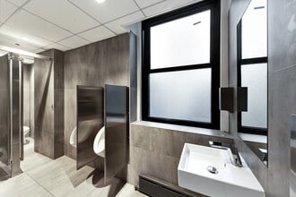 119-121 W 57th St, New York, NY à louer Photo intérieure– Image 2 sur 7