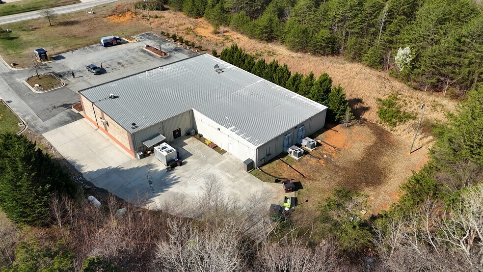 8302 Belews Creek Rd, Stokesdale, NC à vendre - Photo de l’immeuble – Image 2 sur 3