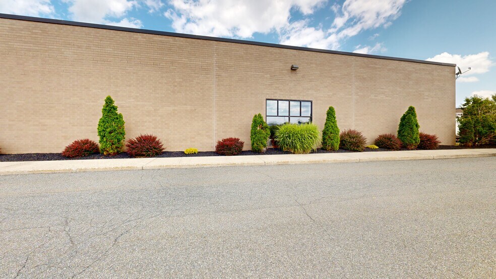 151 Wolf Rd, Colonie, NY à vendre - Photo de l’immeuble – Image 3 sur 45