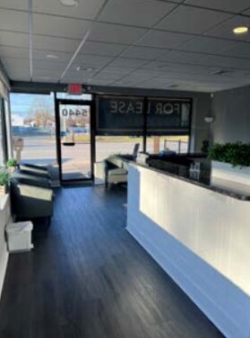5440 Merrick Rd, Massapequa, NY à vendre - Photo intérieure – Image 2 sur 11