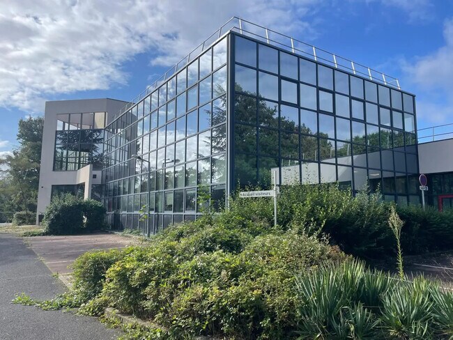 Plus de détails pour Local d'activités à louer