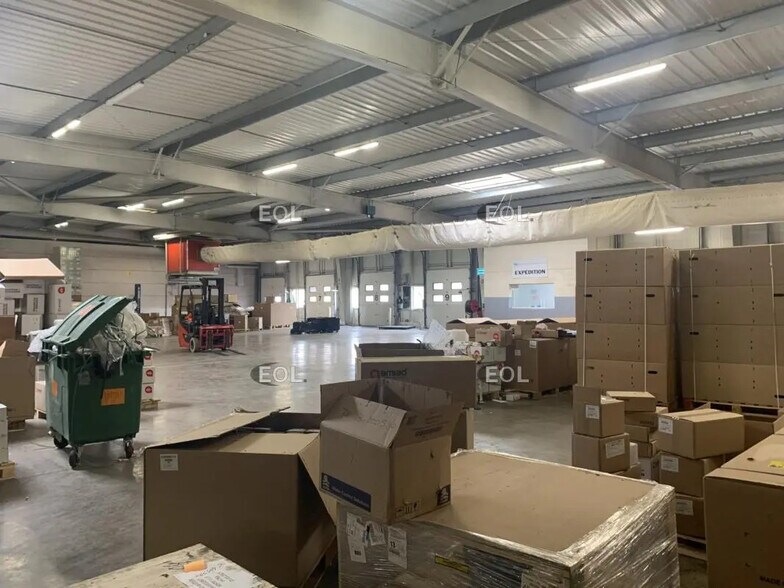 Local d’activités dans Châteaurenard à louer - Photo de l’immeuble – Image 2 sur 2