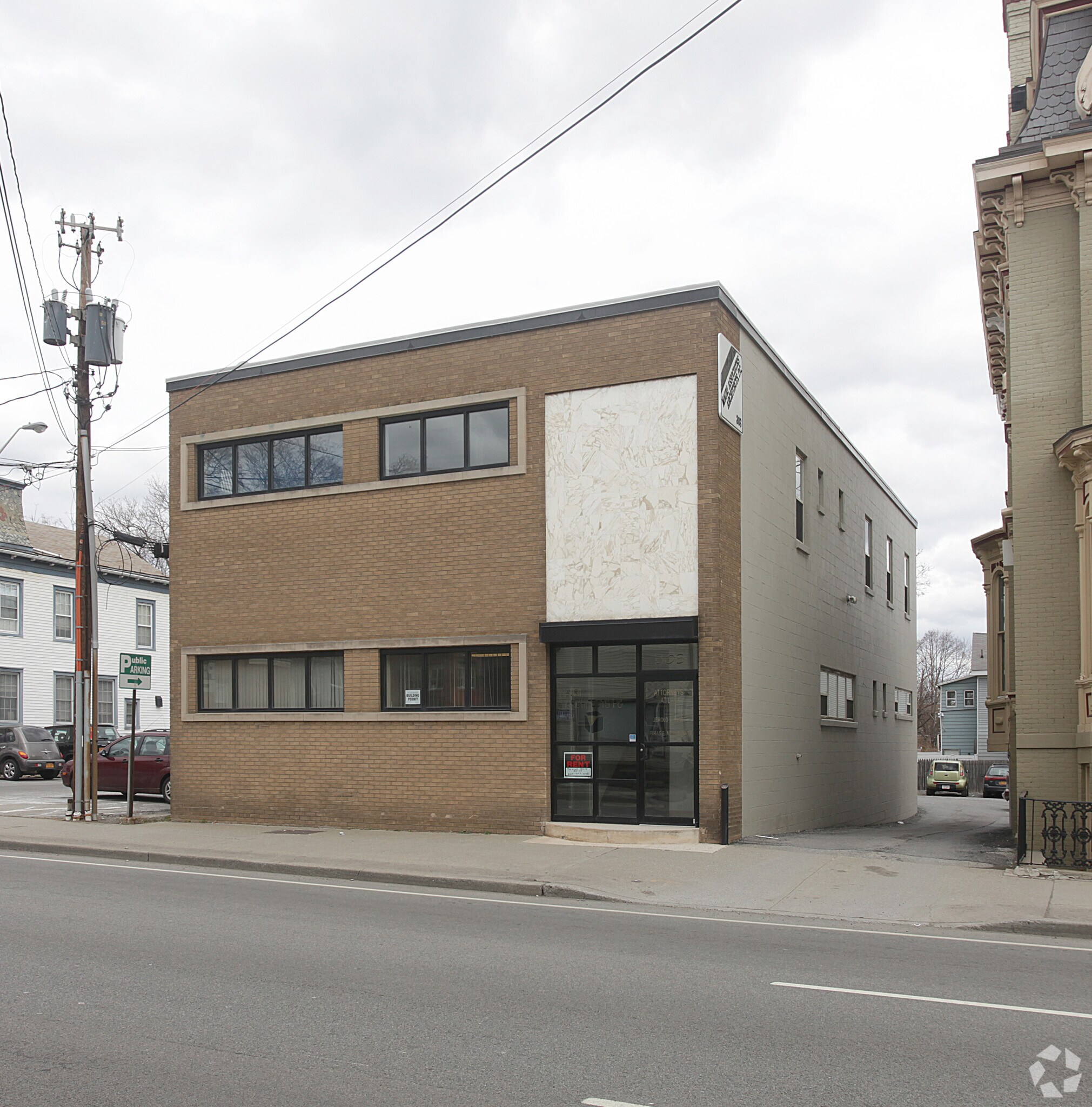 303 Mill St, Poughkeepsie, NY à louer Photo principale– Image 1 sur 35