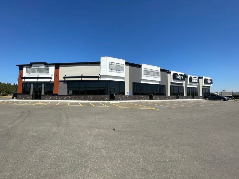 4487 Broadway Ave, Blackfalds, AB à louer - Photo de l’immeuble – Image 2 sur 3