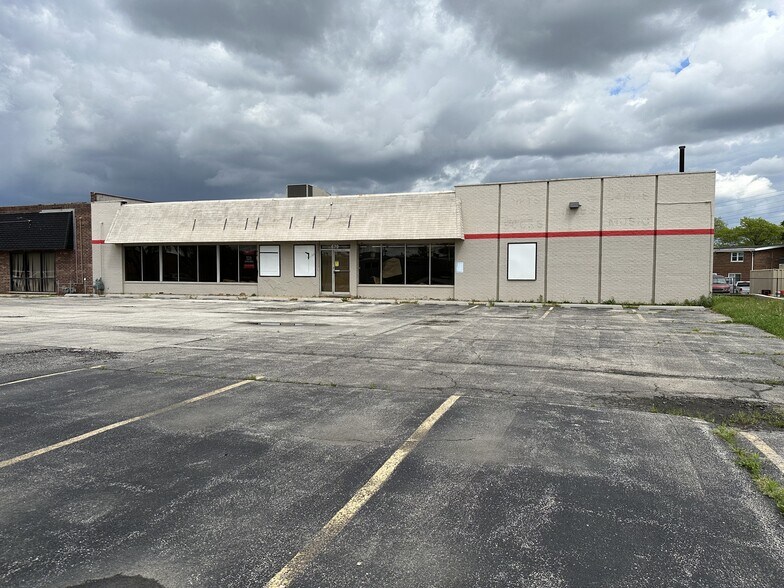 679 S Addison Rd, Addison, IL à louer - Photo principale – Image 2 sur 4