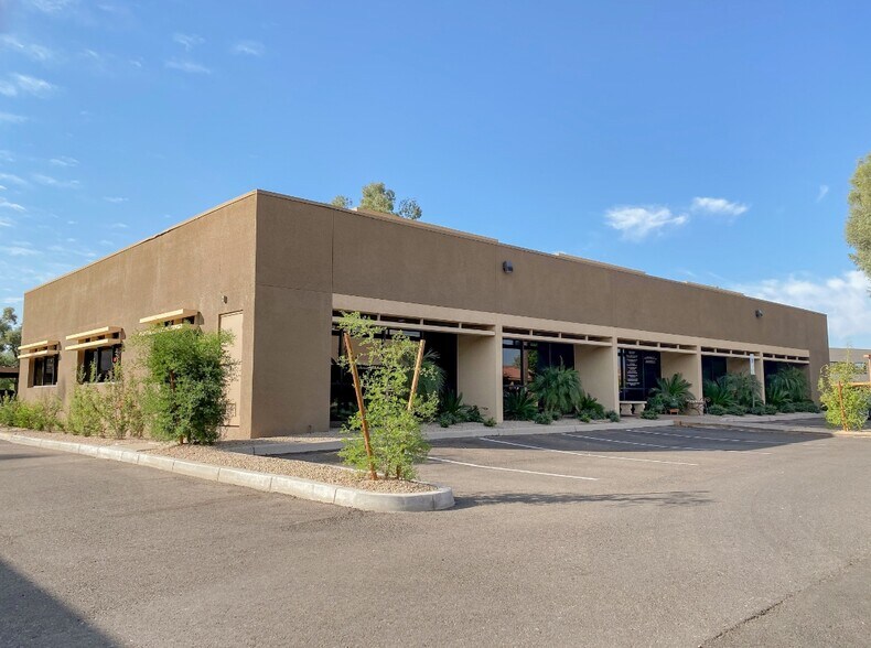 8035 N 85th Way, Scottsdale, AZ à louer - Photo de l’immeuble – Image 1 sur 7