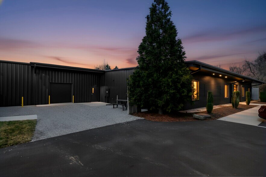 110 Commercial Blvd, Flat Rock, NC à louer - Photo de l’immeuble – Image 2 sur 44