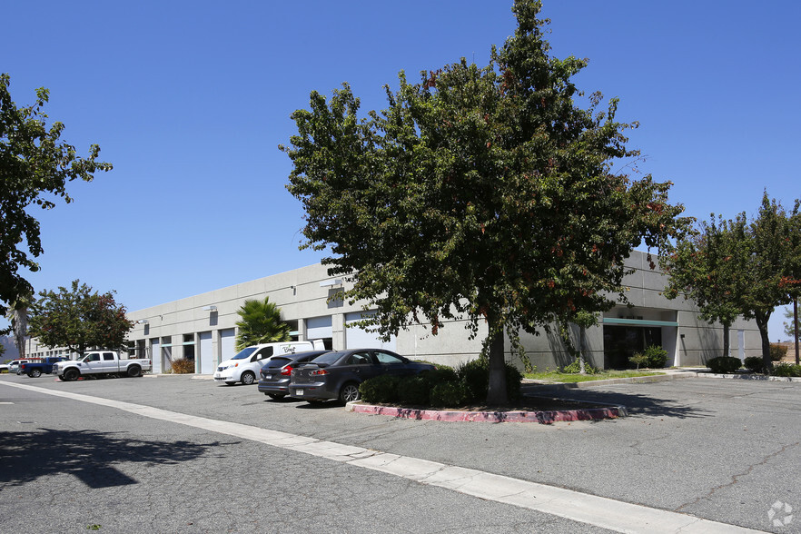 26111 Ynez Rd, Temecula, CA à louer - Photo de l’immeuble – Image 3 sur 5