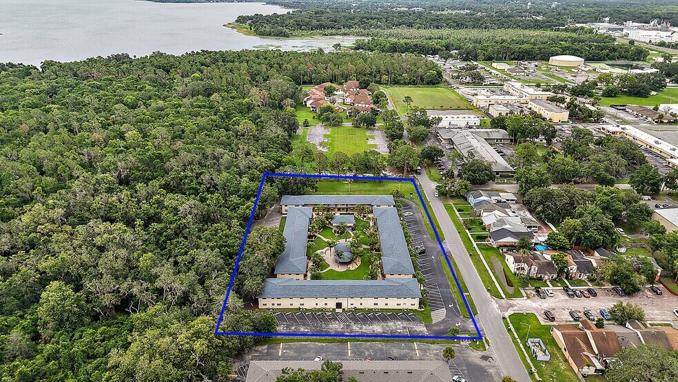 600 Oak Terrace Dr, Leesburg, FL à vendre - Photo de l’immeuble – Image 2 sur 51