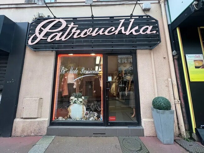 Plus de détails pour Local commercial à louer