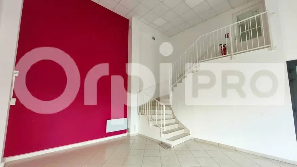 Bureau dans Ris-Orangis à louer - Photo de l’immeuble – Image 2 sur 8