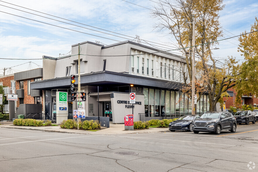 2100-2106 Rue Fleury E, Montréal, QC à louer - Photo principale – Image 1 sur 4