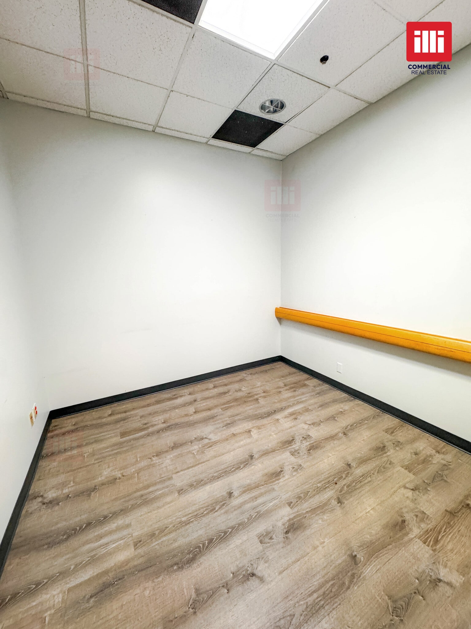 23734 Valencia Blvd, Valencia, CA à louer Photo intérieure– Image 1 sur 9