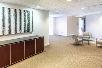 8100 Boone Blvd, Vienna, VA à louer Photo de l’immeuble– Image 2 sur 2