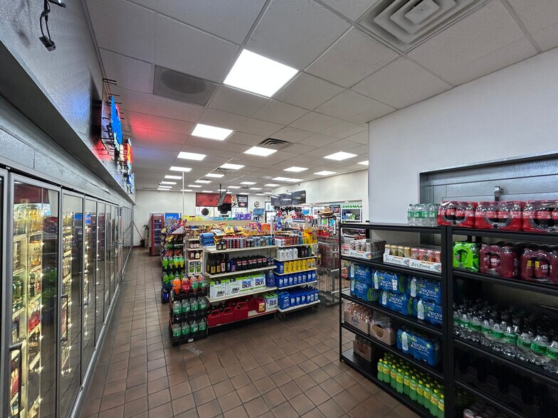 465 11th Ave, Delano, CA à vendre - Photo intérieure – Image 3 sur 17