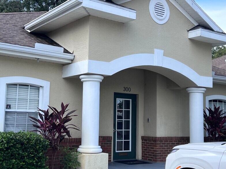 9724 N Armenia Ave, Tampa, FL à vendre - Photo de l’immeuble – Image 1 sur 14