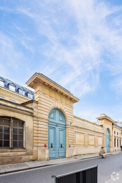 41-43 Rue De Varenne, Paris à vendre - Photo de l’immeuble – Image 2 sur 3